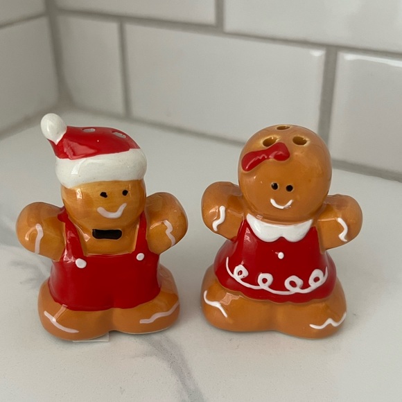 🎄Cute Gingerbread Salt & Pepper! - Picture 3 of 12